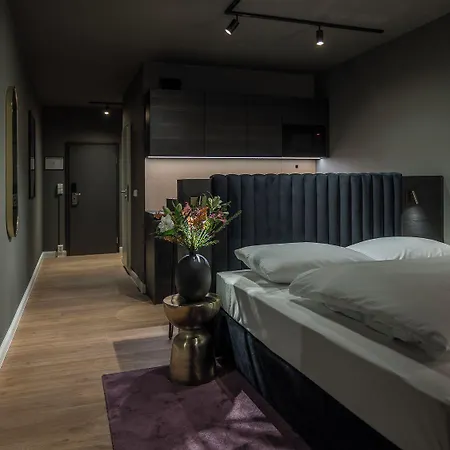 Leipzig Suites Aparthotel 4*