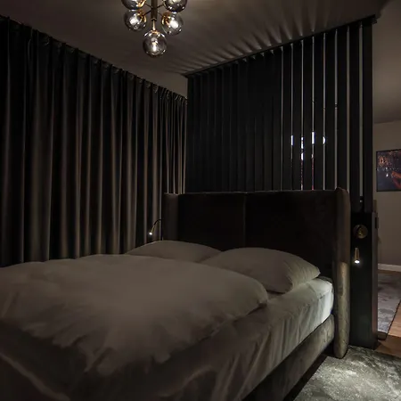 Leipzig Suites Aparthotel 4*